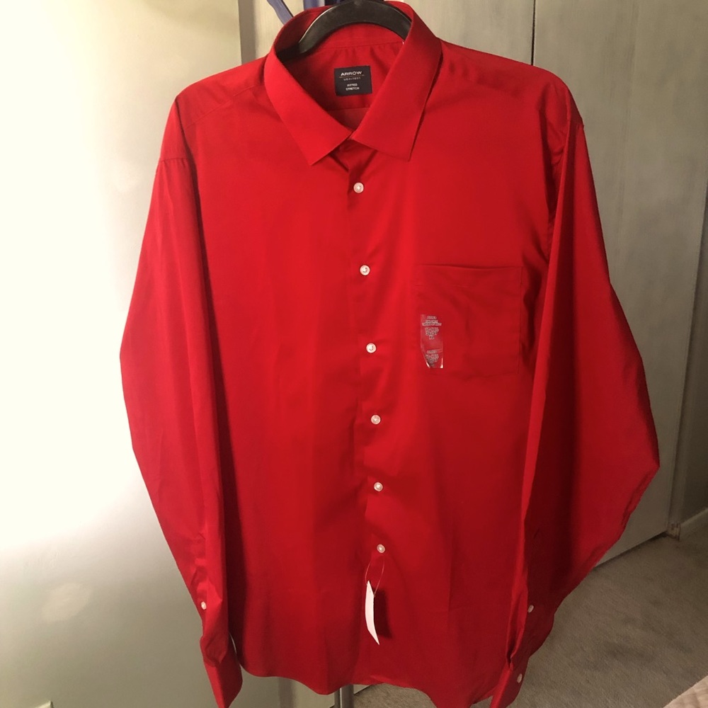 Men’s NWT Arrow Red Button Up Shirt